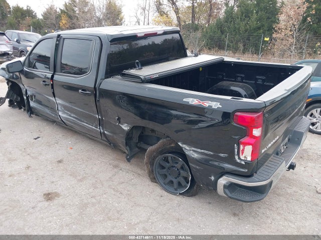 2021 CHEVROLET SILVERADO 1500 1GCUYDED8MZ115847 Photo 2