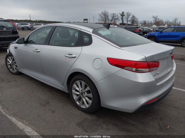 2018 KIA OPTIMA 5XXGU4L3XJG257957 Photo 2