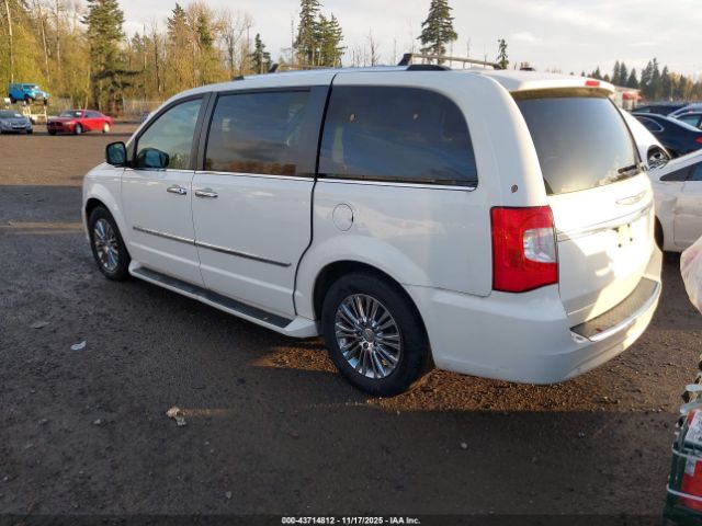 2011 CHRYSLER TOWN & COUNTRY 2A4RR6DG5BR698387 Photo 2