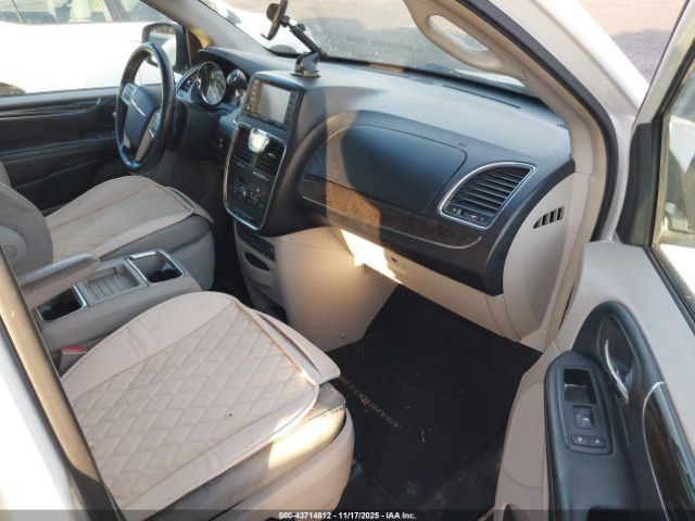 2011 CHRYSLER TOWN & COUNTRY 2A4RR6DG5BR698387 Photo 4