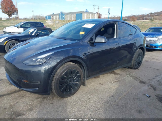 2024 TESLA MODEL Y 7SAYGAEE8RF029398 Photo 1