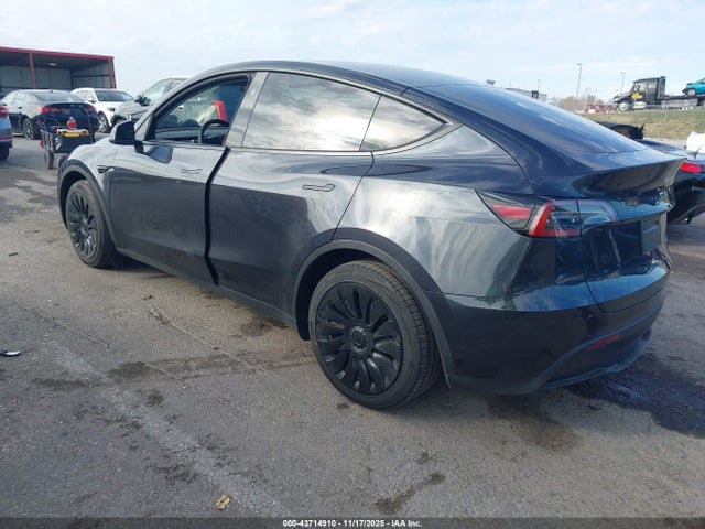 2024 TESLA MODEL Y 7SAYGAEE8RF029398 Photo 2
