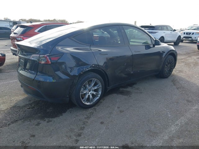 2024 TESLA MODEL Y 7SAYGAEE8RF029398 Photo 3