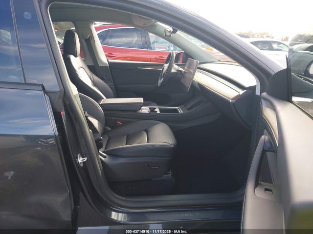 2024 TESLA MODEL Y 7SAYGAEE8RF029398 Photo 4