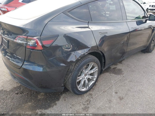 2024 TESLA MODEL Y 7SAYGAEE8RF029398 Photo 5