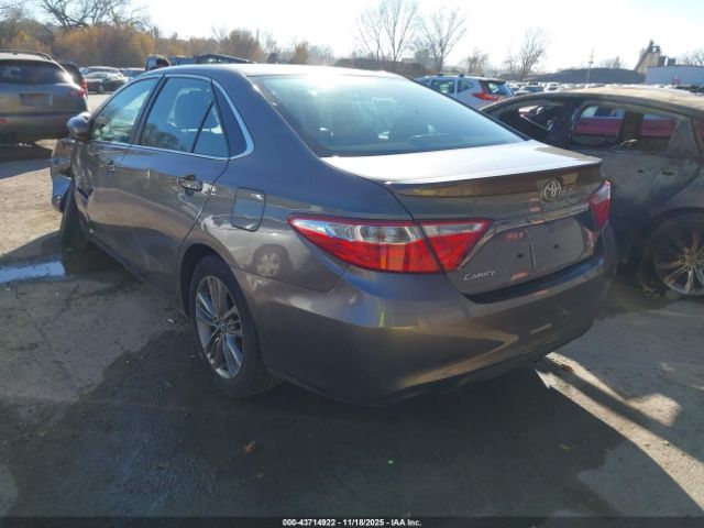 2017 TOYOTA CAMRY 4T1BF1FK4HU686033 Photo 2