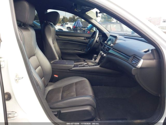 2019 HONDA ACCORD 1HGCV1F31KA016390 Photo 4