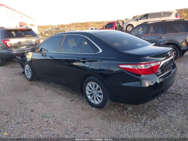2017 TOYOTA CAMRY 4T1BF1FK5HU633843 Photo 2