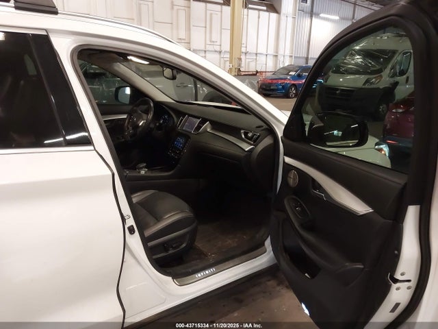 3PCAJ5M39KF124131 Infiniti Qx50 Essential