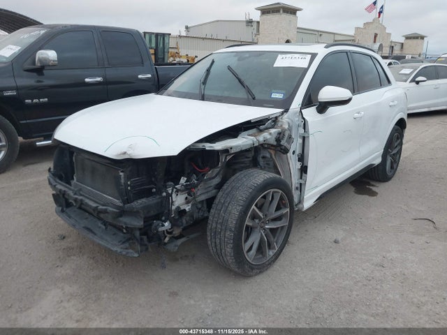 2022 AUDI Q3 WA1DECF33N1143753 Photo 1