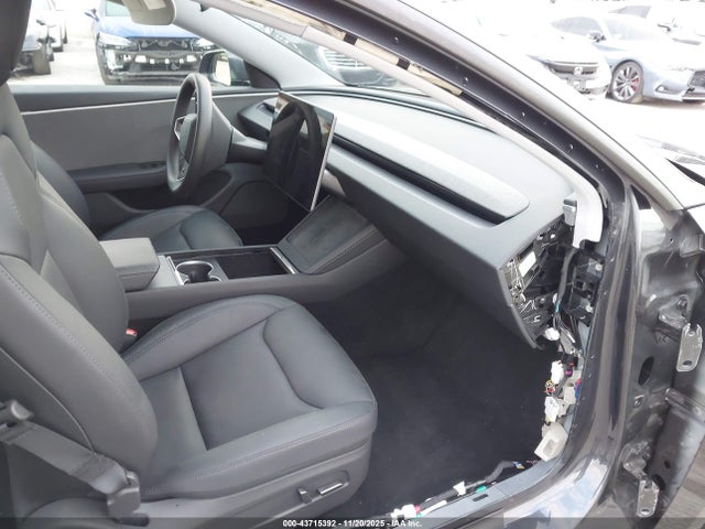 2025 TESLA MODEL 3 5YJ3E1EA0SF985863 Photo 4