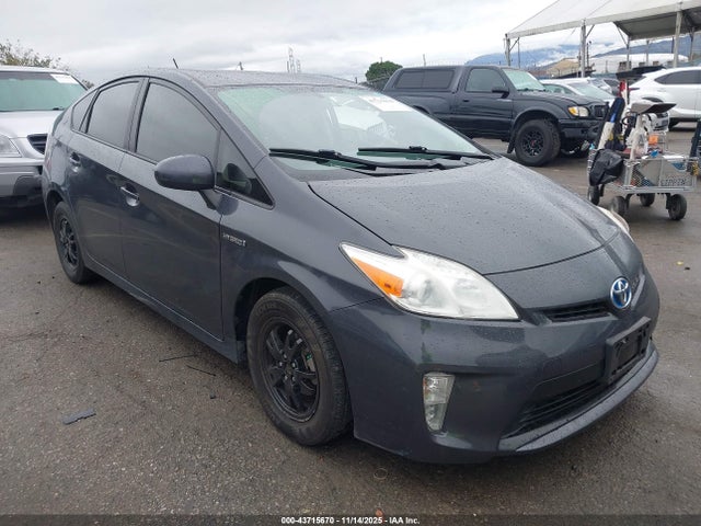 Toyota Prius Two 2014 JTDKN3DU9E1774144 главное изображение