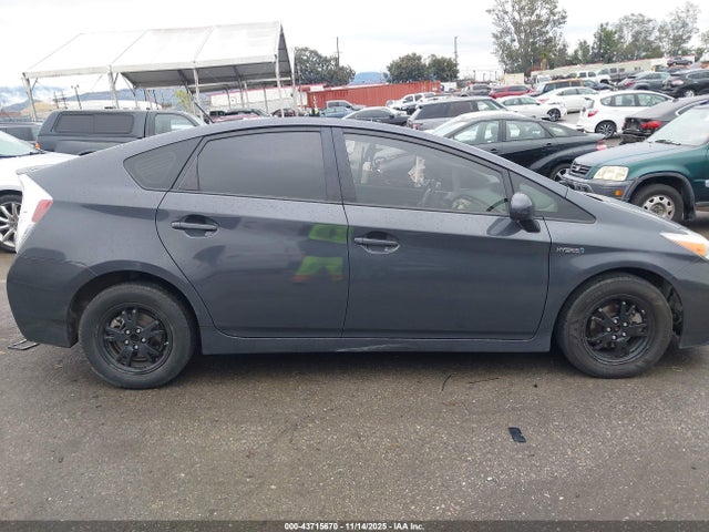 Toyota Prius Two 2014 JTDKN3DU9E1774144 Image 13