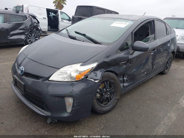 Toyota Prius Two 2014 JTDKN3DU9E1774144 Image 2