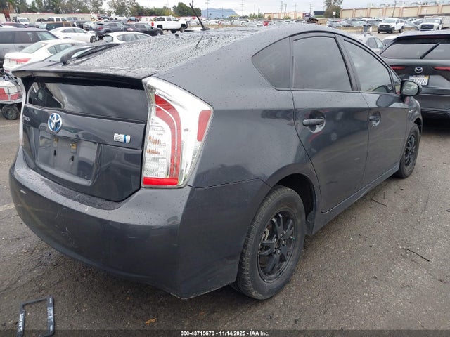 Toyota Prius Two 2014 JTDKN3DU9E1774144 Image 4