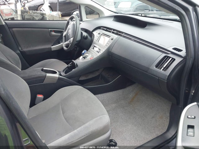 Toyota Prius Two 2014 JTDKN3DU9E1774144 Image 5