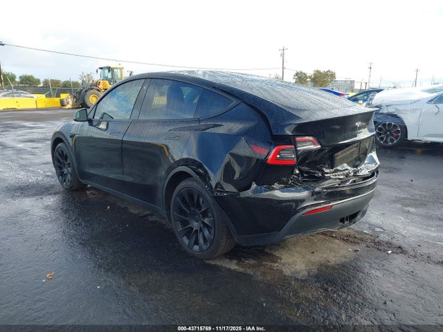 2021 TESLA MODEL Y 5YJYGDEE5MF098105 Photo 2