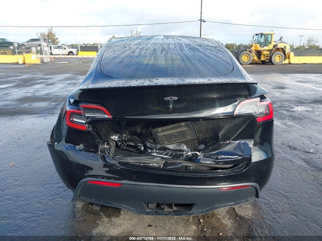 2021 TESLA MODEL Y 5YJYGDEE5MF098105 Photo 5