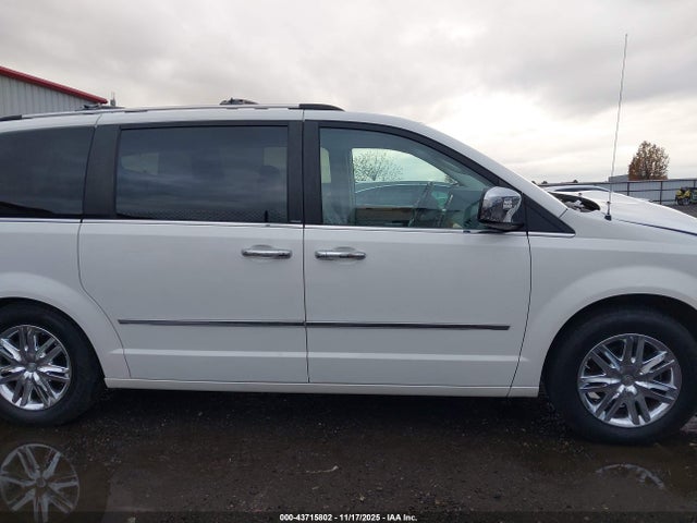 2010 Chrysler Town & Country New Limited მანქანა იყიდება აუქციონზე, vin: 2A4RR7DX4AR468215, აუქციონის ნომერი: 43715802