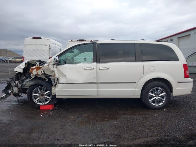2010 Chrysler Town & Country New Limited მანქანა იყიდება აუქციონზე, vin: 2A4RR7DX4AR468215, აუქციონის ნომერი: 43715802