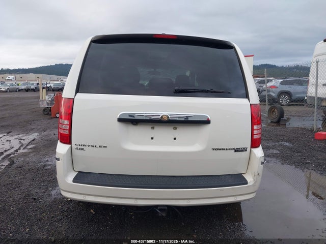 2010 Chrysler Town & Country New Limited მანქანა იყიდება აუქციონზე, vin: 2A4RR7DX4AR468215, აუქციონის ნომერი: 43715802