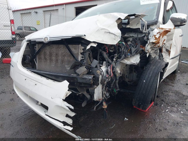 2010 Chrysler Town & Country New Limited მანქანა იყიდება აუქციონზე, vin: 2A4RR7DX4AR468215, აუქციონის ნომერი: 43715802