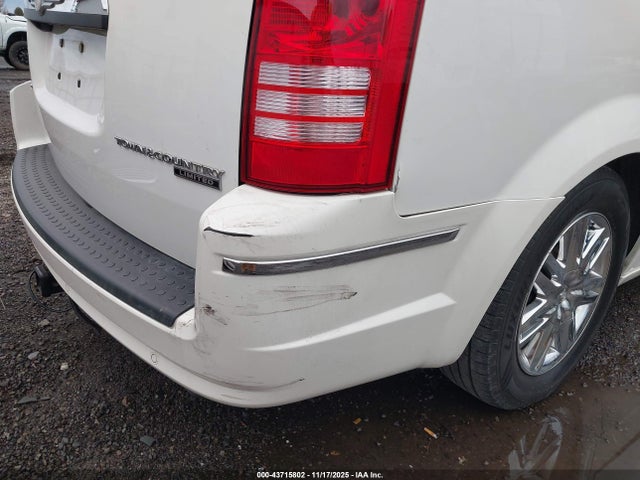 2010 Chrysler Town & Country New Limited მანქანა იყიდება აუქციონზე, vin: 2A4RR7DX4AR468215, აუქციონის ნომერი: 43715802