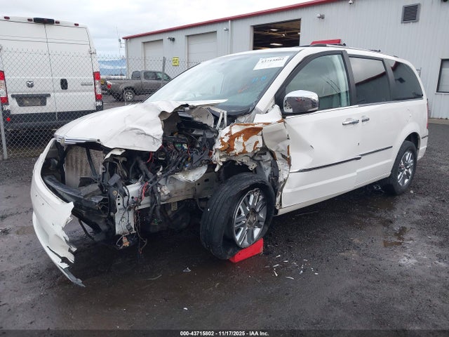 2010 Chrysler Town & Country New Limited მანქანა იყიდება აუქციონზე, vin: 2A4RR7DX4AR468215, აუქციონის ნომერი: 43715802
