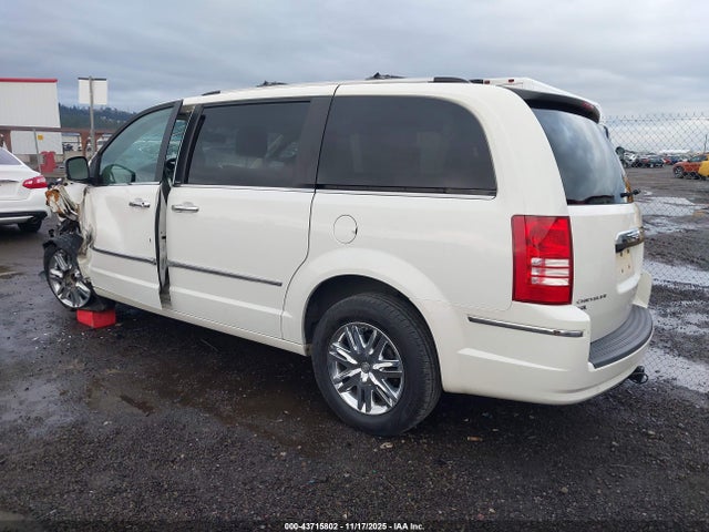 2010 Chrysler Town & Country New Limited მანქანა იყიდება აუქციონზე, vin: 2A4RR7DX4AR468215, აუქციონის ნომერი: 43715802
