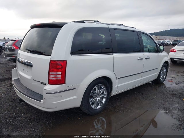 2010 Chrysler Town & Country New Limited მანქანა იყიდება აუქციონზე, vin: 2A4RR7DX4AR468215, აუქციონის ნომერი: 43715802