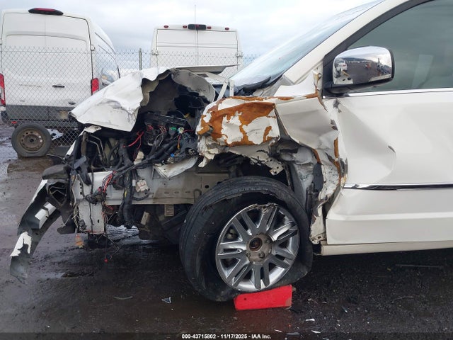 2010 Chrysler Town & Country New Limited მანქანა იყიდება აუქციონზე, vin: 2A4RR7DX4AR468215, აუქციონის ნომერი: 43715802