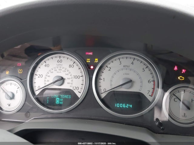 2010 Chrysler Town & Country New Limited მანქანა იყიდება აუქციონზე, vin: 2A4RR7DX4AR468215, აუქციონის ნომერი: 43715802