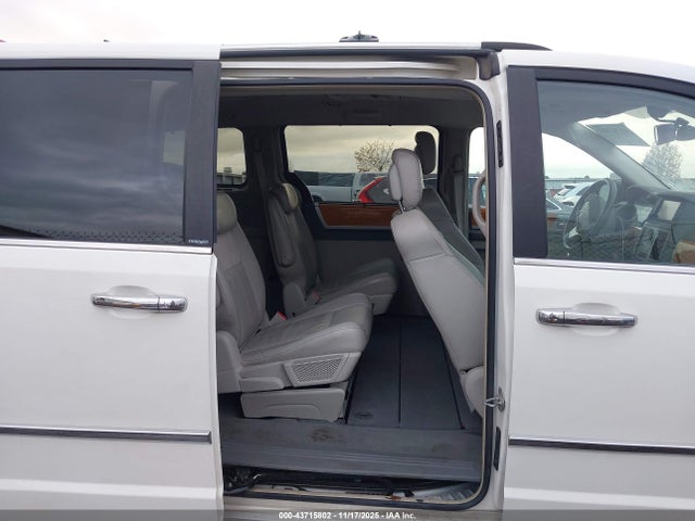 2010 Chrysler Town & Country New Limited მანქანა იყიდება აუქციონზე, vin: 2A4RR7DX4AR468215, აუქციონის ნომერი: 43715802