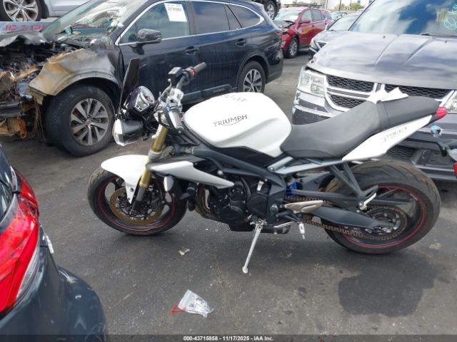 2016 TRIUMPH MOTORCYCLE STREET TRIPLE SMTL02NE6GT729787 Photo 1