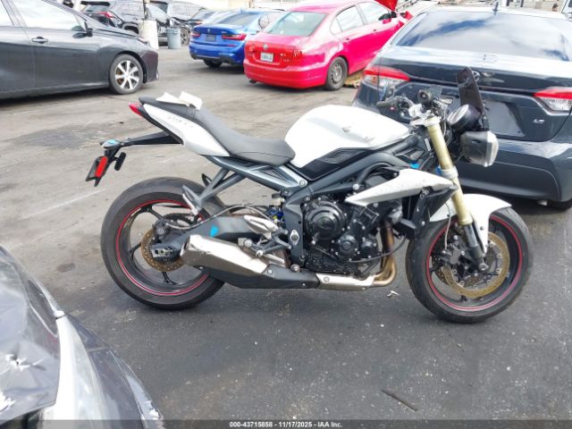 2016 TRIUMPH MOTORCYCLE STREET TRIPLE SMTL02NE6GT729787 Photo 3