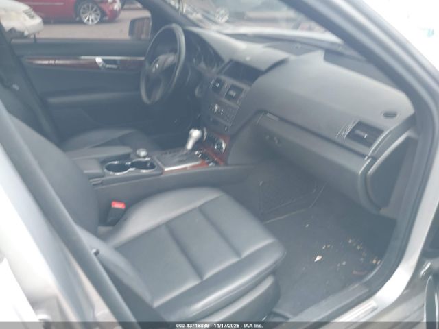 2011 MERCEDES-BENZ C 300 WDDGF8BB1BR176151 Photo 4