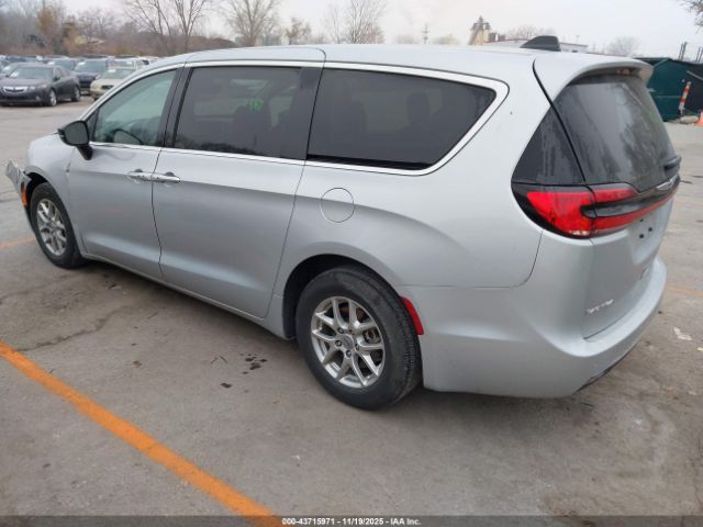 2024 CHRYSLER PACIFICA 2C4RC1BG4RR149223 Photo 2