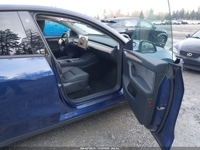2023 TESLA MODEL Y 7SAYGDEEXPF767296 Photo 4