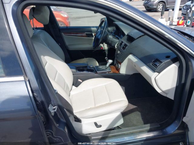 2011 MERCEDES-BENZ C 300 WDDGF5EB2BR153116 Photo 4