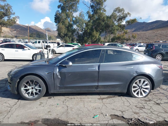 Tesla Model 3 Long Range/mid Range/standard Range/standard Range Plus 2019 5YJ3E1EA8KF401953 Image 13
