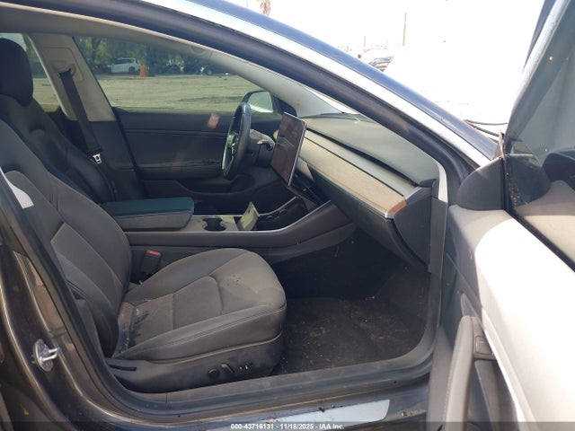 2019 TESLA MODEL 3 5YJ3E1EA8KF401953 Photo 4