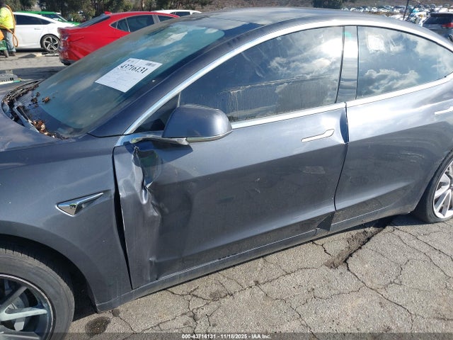 2019 TESLA MODEL 3 5YJ3E1EA8KF401953 Photo 5