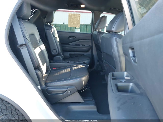 Nissan Pathfinder 2023 5N1DR3BD8PC203411 Image 8
