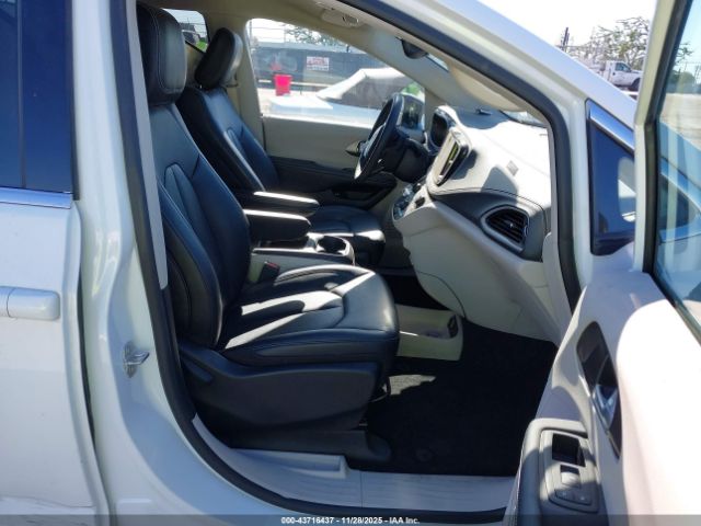 2024 CHRYSLER PACIFICA HYBRID 2C4RC1S74RR158309 Photo 4