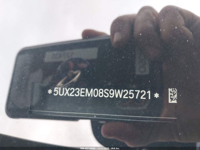 2025 BMW X7 5UX23EM08S9W25721 Photo 8