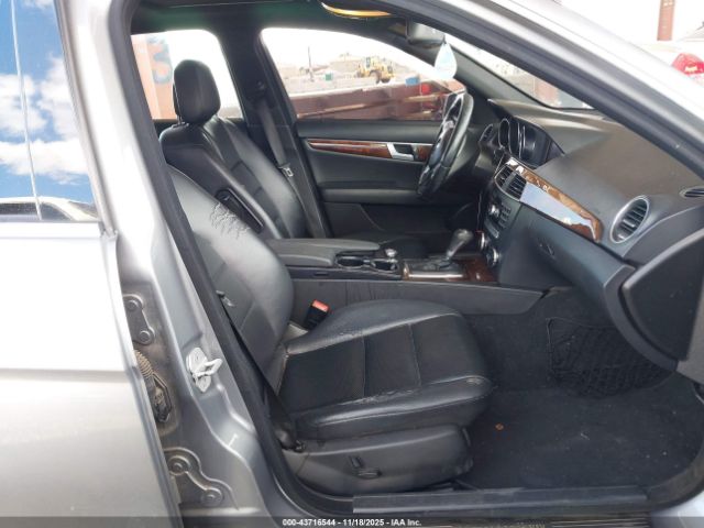 2014 MERCEDES-BENZ C 250 WDDGF4HB6EA963602 Photo 4