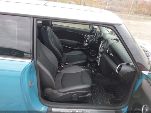 2009 MINI COOPER WMWMF33549TW78591 Photo 4