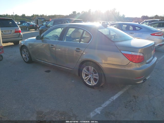 2010 BMW 528I WBANU5C50AC126113 Photo 2