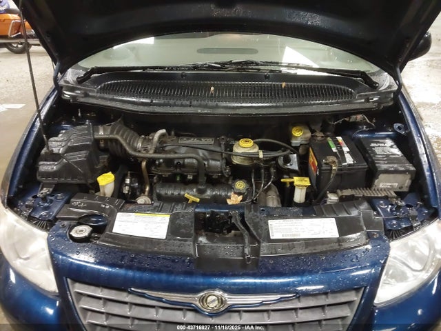 2002 CHRYSLER VOYAGER 1C4GJ25342B553669 Photo 9