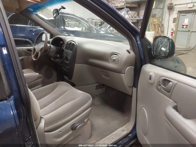 2002 CHRYSLER VOYAGER 1C4GJ25342B553669 Photo 4